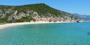 Turista morto a Cala Luna, Croce Azzurra e Areus litigano su tempi e modi dei soccorsi