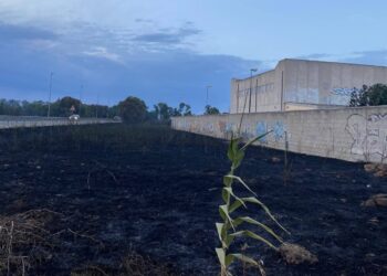 Serramanna, “passaggi a livello chiusi e mezzi di soccorso in difficoltà il giorno dell’incendio