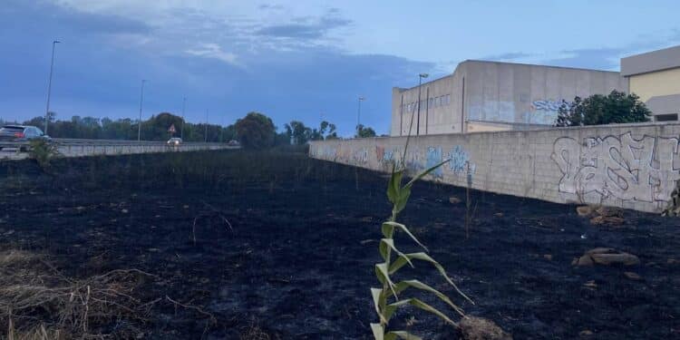 Serramanna, “passaggi a livello chiusi e mezzi di soccorso in difficoltà il giorno dell’incendio