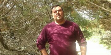 Lacrime e dolore per Davide Mameli, punto da un insetto e morto sotto gli occhi della moglie