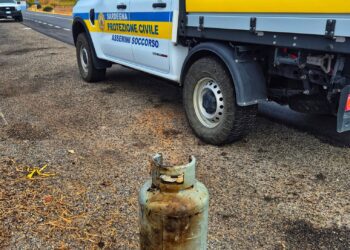 Assemini, bombola gettata in campagna e a rischio esplosione durante un incendio