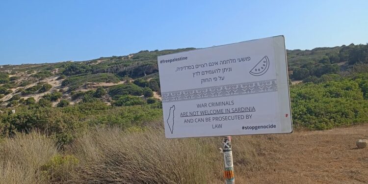 La comunità ebraica contro i cartelloni a Chia: “Trasformiamo l’odio”