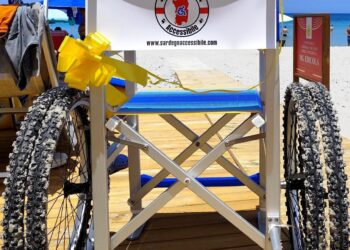 Pula, donata una nuova sedia per l’accesso in spiaggia ai disabili