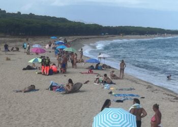 Orosei, militare salva bagnante colto da malore