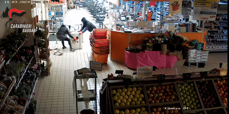 27 furti con spaccata in market e istituti di credito tra Cagliari e Sassari: i 3 autori in carcere