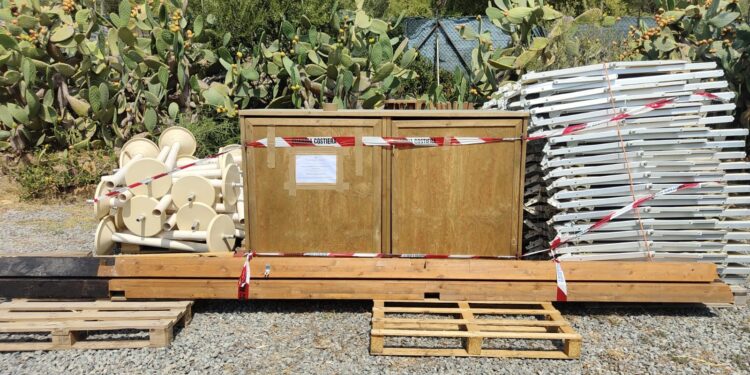 Stabilimento balneare abusivo a Chia, scattano sequestri e sanzioni: restituiti 500 metri di spiaggia ai bagnanti