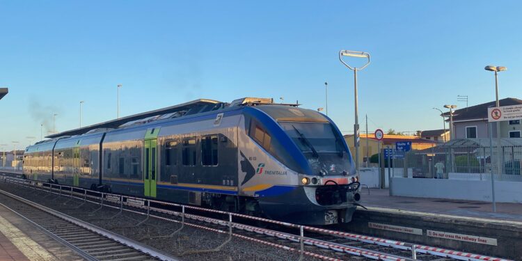 Danneggiata la linea ferroviaria tra Cagliari e San Gavino Monreale, ancora disagi per i viaggiatori