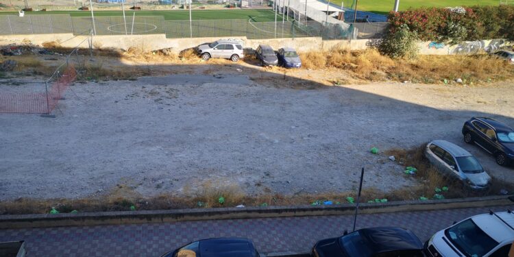 Cagliari, in via Trentino una discarica a cielo aperto: “Indegno per una città che vuole essere turistica”