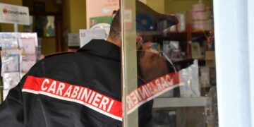 Cagliari, ruba in un negozio e aggredisce il vigilante con un estintore: arrestato