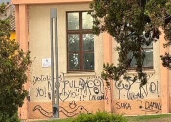 Sarroch, murale non gradito nella ex scuola Siotto: scritte e disegni osceni