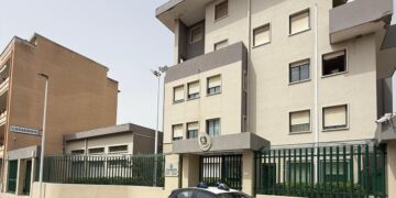 Quartu, riga con una chiave la fiancata di un Suv ma dentro c’è il figlio della proprietaria: denunciato