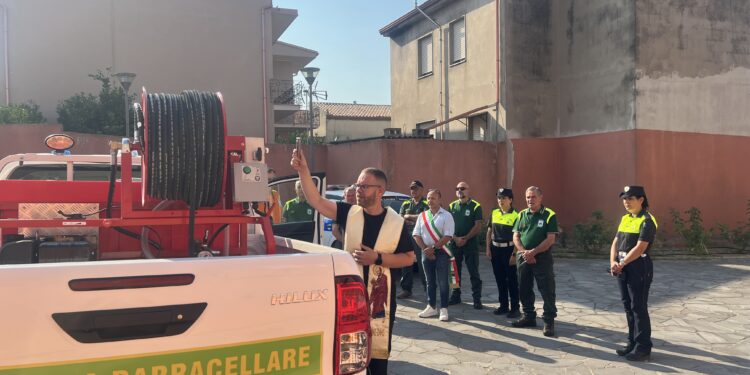 Barracelli di Sanluri: il Comune consegna un nuovo mezzo  idoneo per le operazioni antincendio