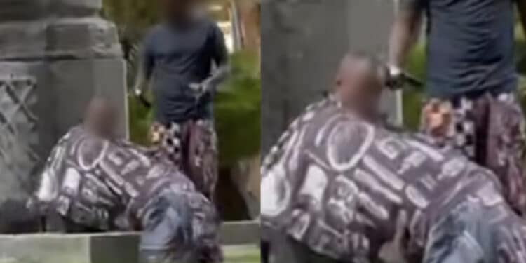 Cagliari, taglio di capelli in piazza del Carmine tra turisti e cittadini di passaggio