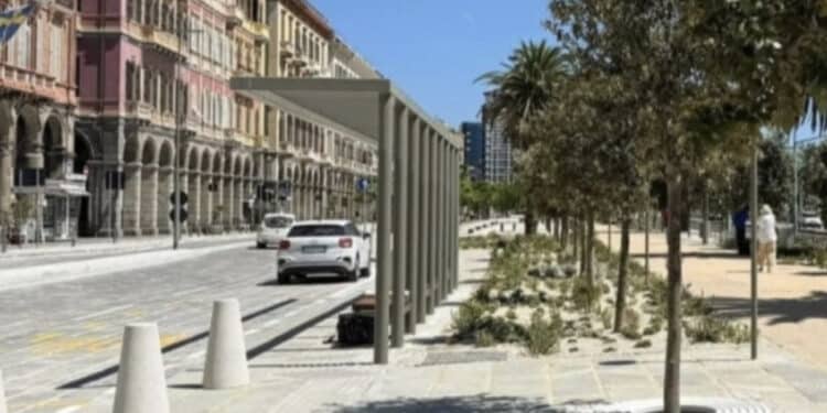 Cagliari, svolta verso la stazione impossibile: “Semaforo verde che dura 20 secondi, poi i pedoni bloccano tutto”