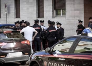 Due ragazzine di 15 e 16 anni abusate in casa: arrestato 40enne