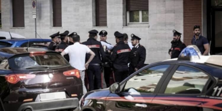 Due ragazzine di 15 e 16 anni abusate in casa: arrestato 40enne