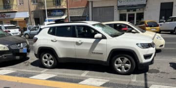 Cagliari, parcheggio selvaggio nei posti moto davanti all’ospedale: “Ogni giorno la stessa storia”