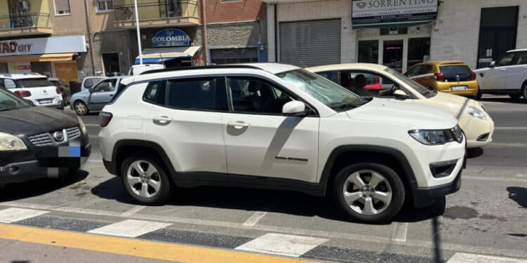 Cagliari, parcheggio selvaggio nei posti moto davanti all’ospedale: “Ogni giorno la stessa storia”