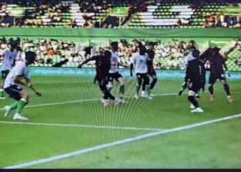 Cagliari, Luvumbo di tacco regala il pareggio ai rossoblù nel secondo incontro con il Racing Santander