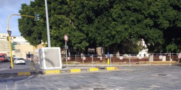 A Cagliari Piazza Matteotti si prepara a riaprire al traffico: rivoluzioni per auto e bus, modifiche a sensi di marcia e linee urbane
