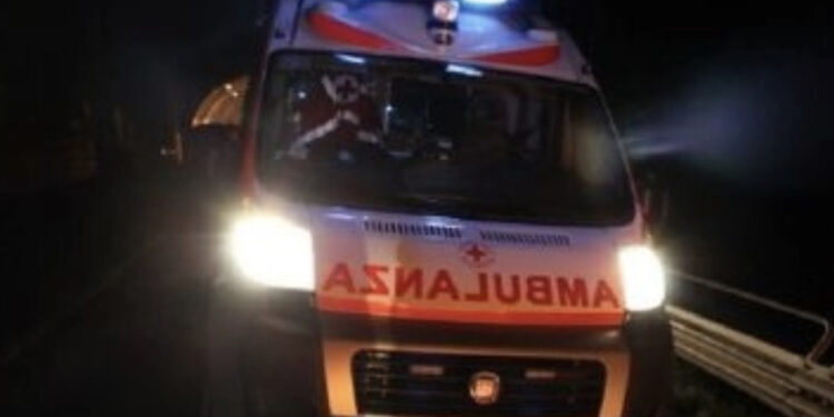 Tre ragazzini vengono investiti da un’auto pirata: morto un 16enne