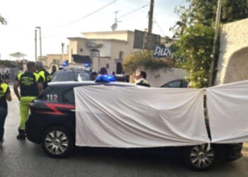 Spara alla ex compagna, uccide il nuovo compagno e la madre di lei e poi si toglie la vita