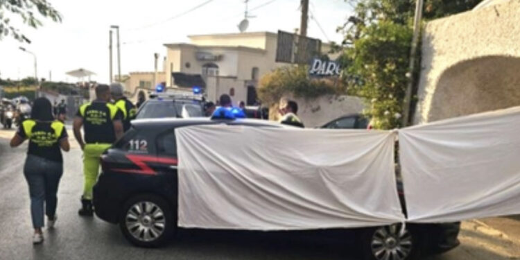 Spara alla ex compagna, uccide il nuovo compagno e la madre di lei e poi si toglie la vita