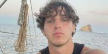 Si tuffa in mare ma sbatte la testa su uno scoglio: Francesco Aronica muore a 23 anni