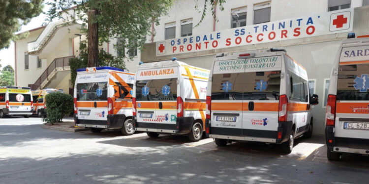 Cagliari, 75enne con la la polmonite in attesa per ore al pronto soccorso, il figlio: “Un mese fa abbiamo dovuto attendere 13 ore per lo stesso problema”