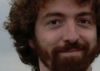 Tragedia sul set di “Emily in Paris”: muore a 47 anni l’assistente alla regia Diego Borella