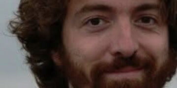 Tragedia sul set di “Emily in Paris”: muore a 47 anni l’assistente alla regia Diego Borella