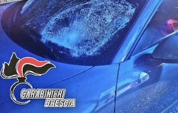 Si buttano in strada facendo finta di farsi investire dalle auto in corsa: grave un turista irlandese