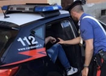 Professore accoltellato per una sigaretta negata, fermato un 30enne