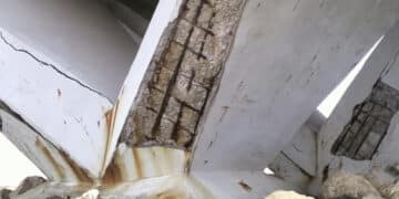 “Guardate il ponte della Scafa, presento denuncia per attentato alla sicurezza”