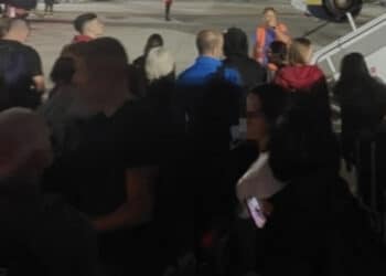 Cagliari irraggiungibile: caos Ryanair a Pisa, partenza rimandata fino a notte fonda