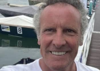 Tragedia in barca a vela: imprenditore 62enne cade in acqua e muore risucchiato dall’elica