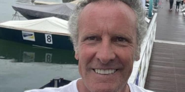 Tragedia in barca a vela: imprenditore 62enne cade in acqua e muore risucchiato dall’elica