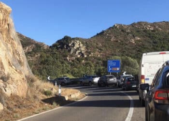 Domus de Maria, scontro frontale fra due vetture lungo la litoranea verso Chia: 4 feriti