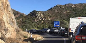 Domus de Maria, scontro frontale fra due vetture lungo la litoranea verso Chia: 4 feriti