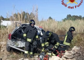 Orosei, auto esce fuoristrada: feriti 3 ragazzi