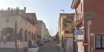 Capoterra, una donna e un corriere quasi presi in pieno da un’auto in contromano a gran velocità