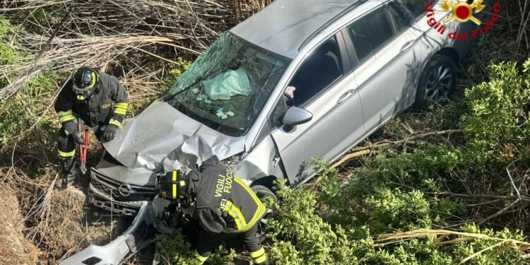 Villasimius, vola con l’auto nel canale: 56enne in codice rosso, forse un colpo di sonno