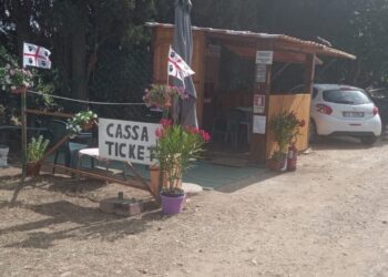 Teulada, l’sos di un’imprenditrice: “A Tuerredda va aumentato il numero dei bagnanti per far lavorare chi da anni gestisce parcheggi e servizi”