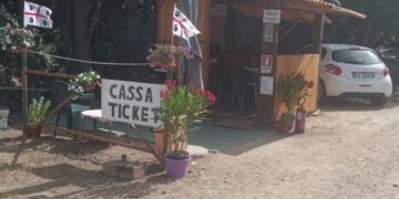 Teulada, l’sos di un’imprenditrice: “A Tuerredda va aumentato il numero dei bagnanti per far lavorare chi da anni gestisce parcheggi e servizi”