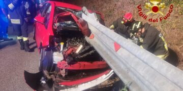 Infilzata dal guardrail esce illesa dall’auto: incredibile incidente nella notte a Palau