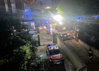 Cagliari, paura in via Fracastoro: incendio in un’abitazione, intervengono i vigili del fuoco
