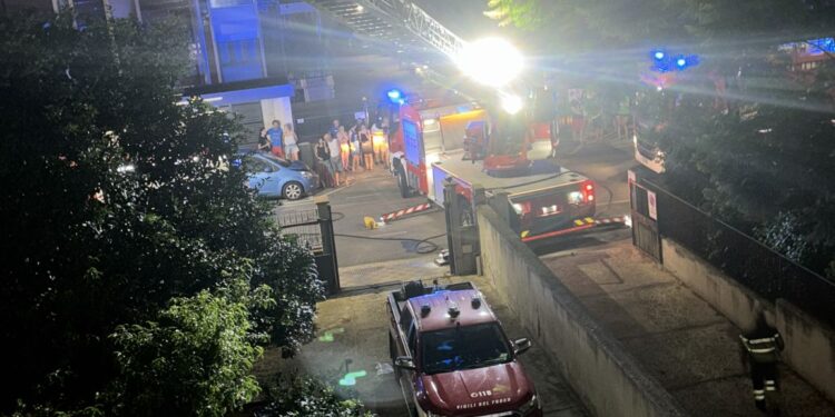 Cagliari, paura in via Fracastoro: incendio in un’abitazione, intervengono i vigili del fuoco