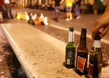 Cagliari, alcolici venduti a minorenni che il sabato sera trasformano la città in un ring