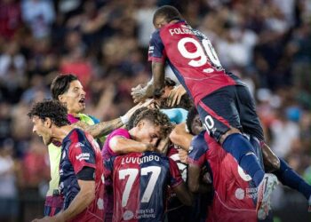 Cagliari-Fiorentina 1-1, la zampata di San Luperto riacciuffa i viola: primo punto per Pisacane