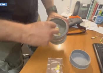 Capoterra, spunta il banchetto della droga al palazzetto: a gestirlo un giovanissimo di 18 anni (VIDEO)